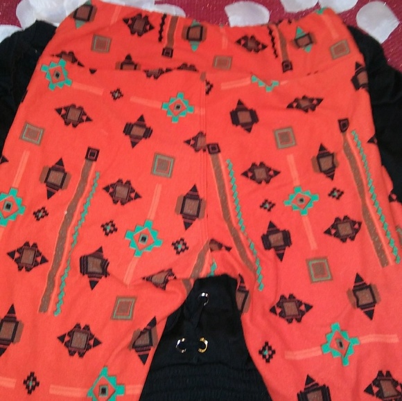 Outfit top and bottom 30 together or 17. Each - Picture 6 of 6